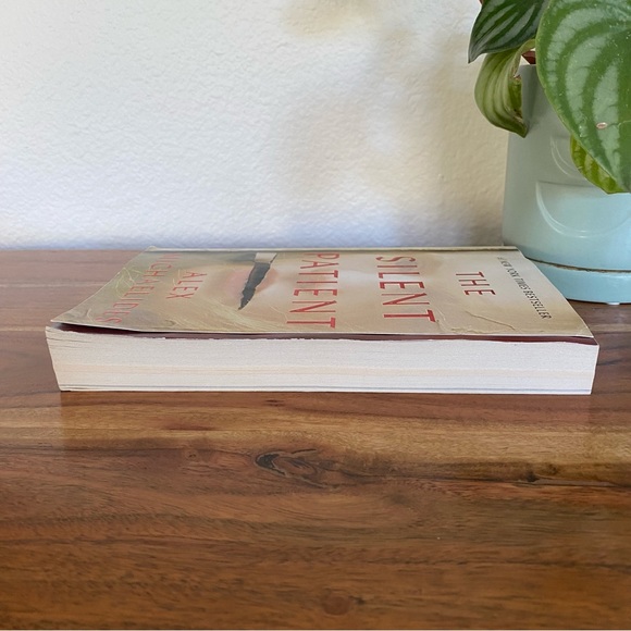 The Silent Patient by Alex Michaelides, Paperback - Picture 7 of 7